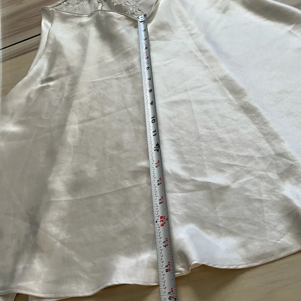 Victoria Secret Embroidered Lace Chemise Size Medium.